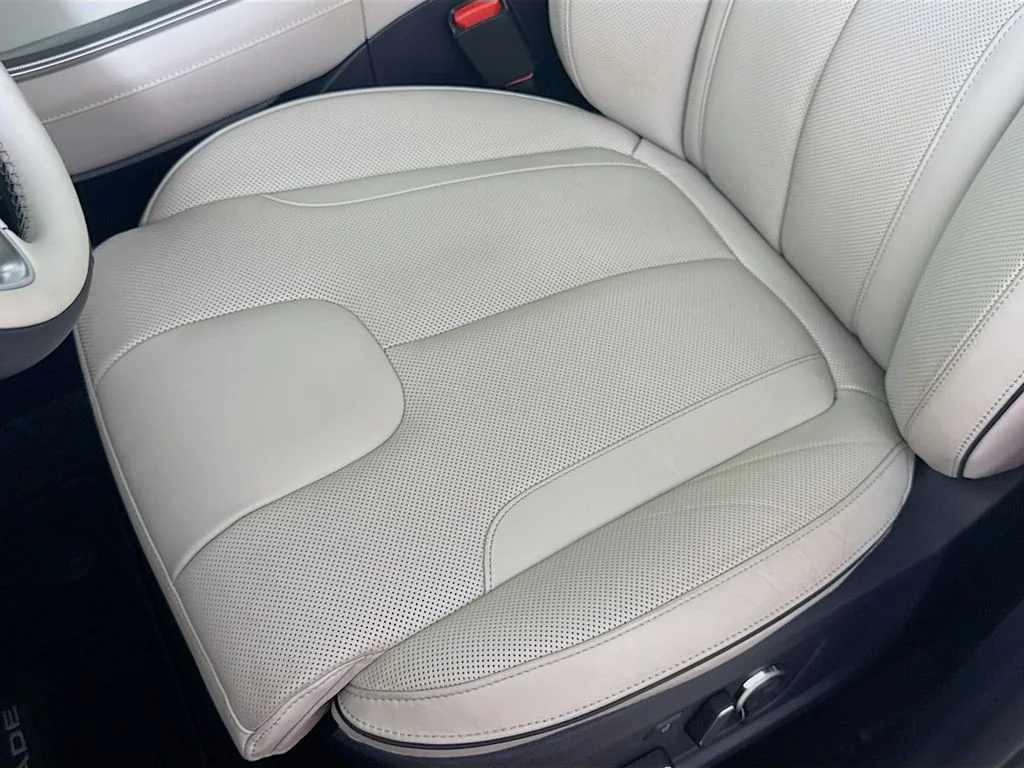 Used 2024 Abyss Black Pearl Hyundai Calligraphy image 19