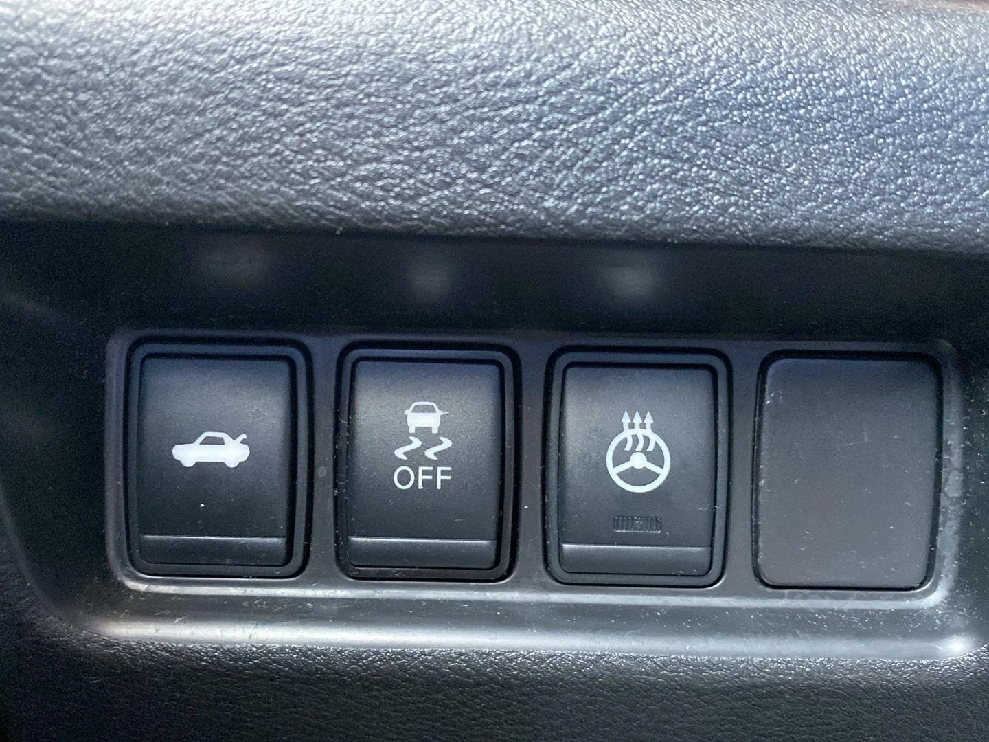 Used 2017 Gun Metallic Nissan SL image 35