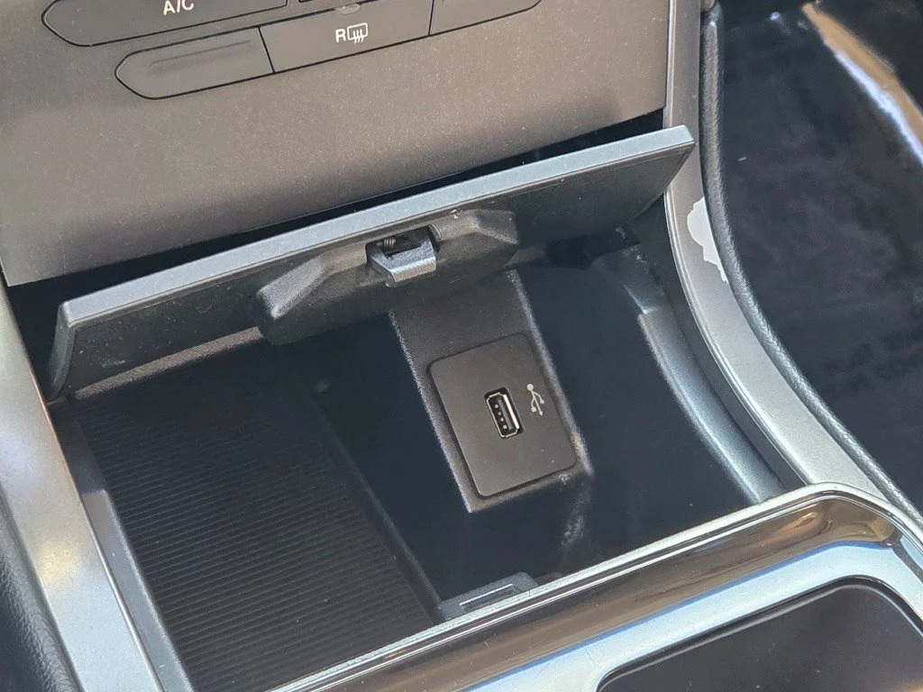 Used 2019 Gray Ford SE image 22