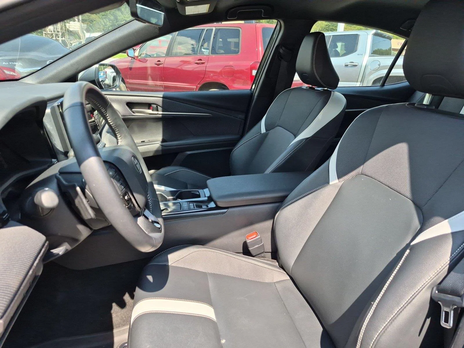 Used 2025 Underground Toyota SE image 17