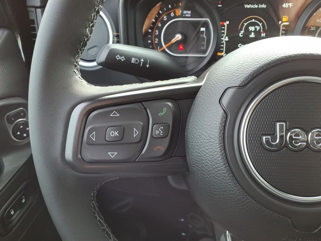 New 2026 Black Clear-Coat Exterior Paint Jeep Sahara image 17