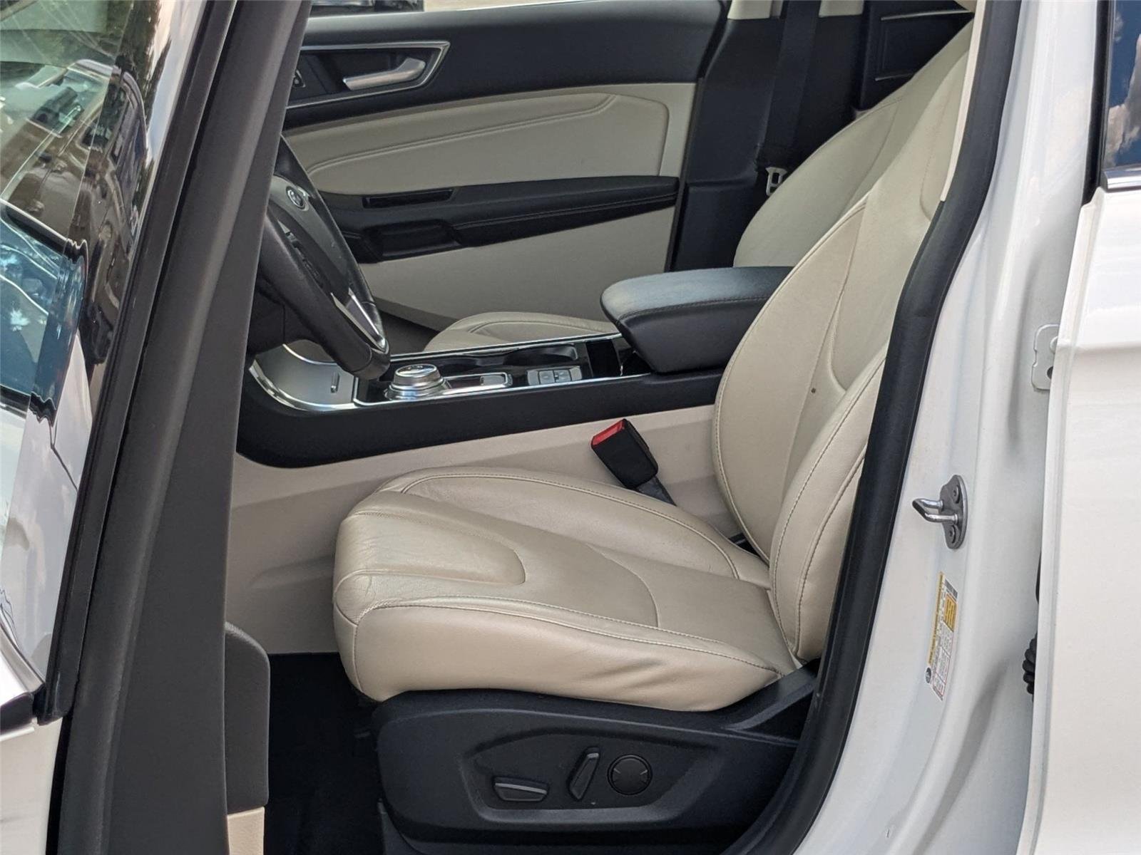 Used 2020 Star White Metallic Tri-Coat Ford Titanium image 12