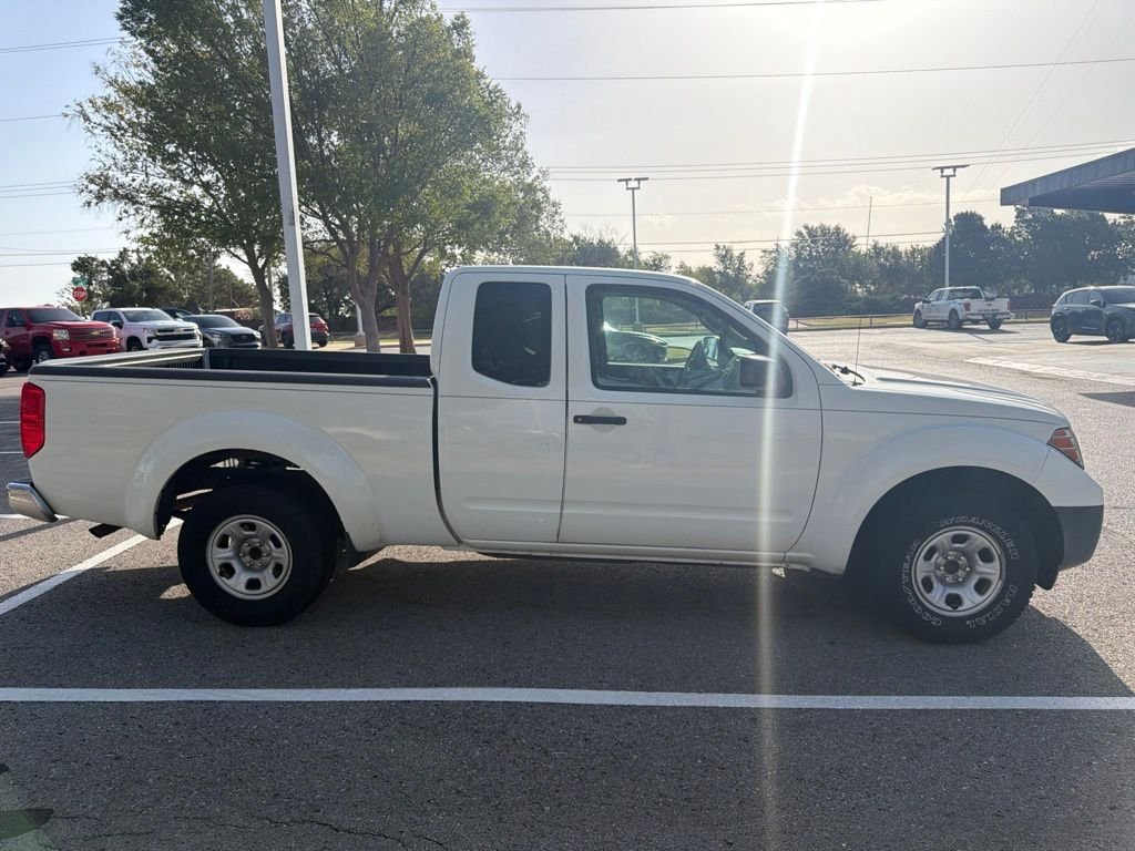 Used 2015 White Nissan S image 4