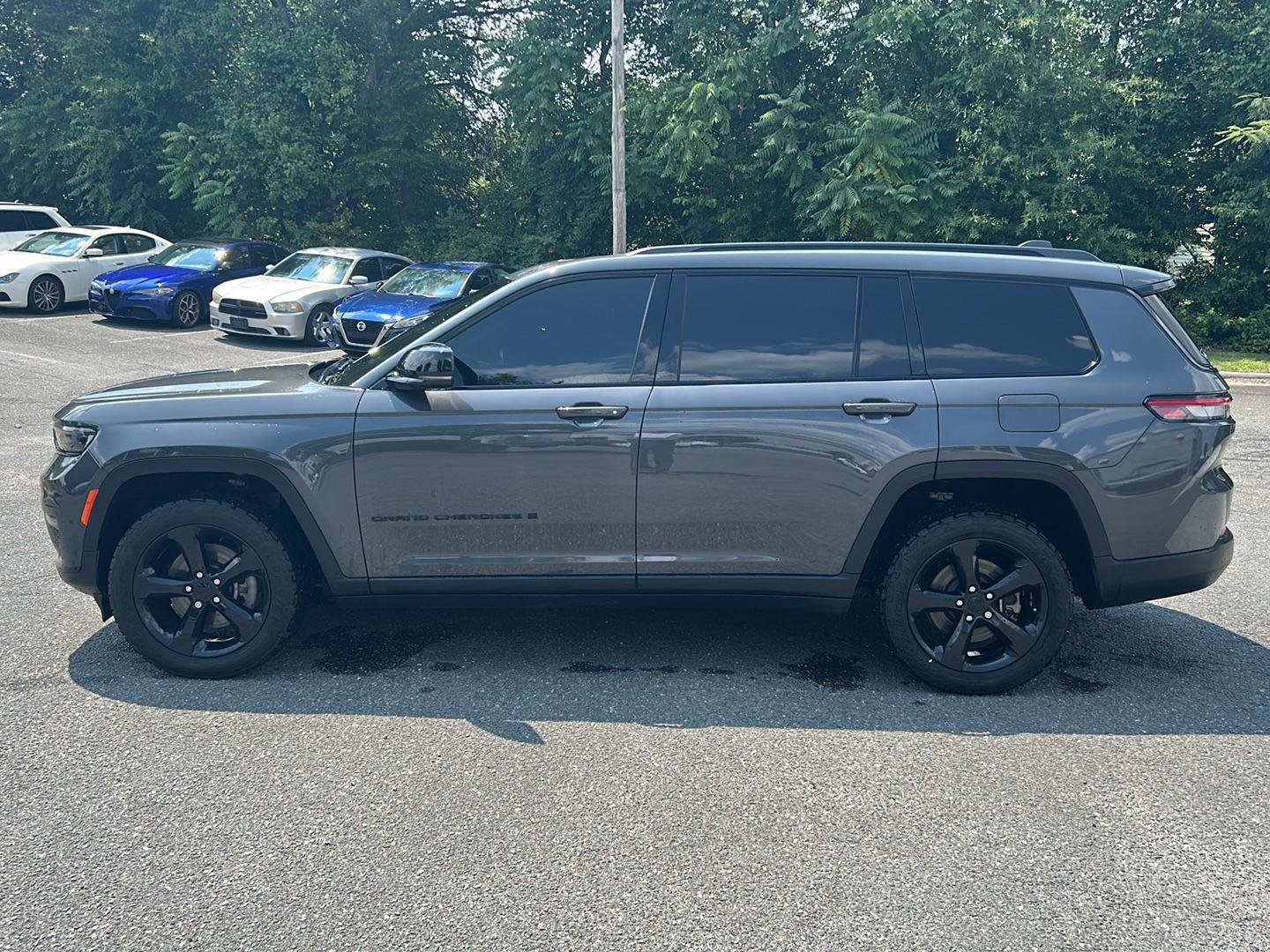 Used 2022 Baltic Gray Metallic Clearcoat Jeep Limited image 2