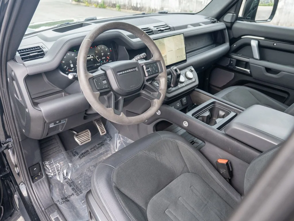 Certified Used 2023 Black Land Rover V8 image 12