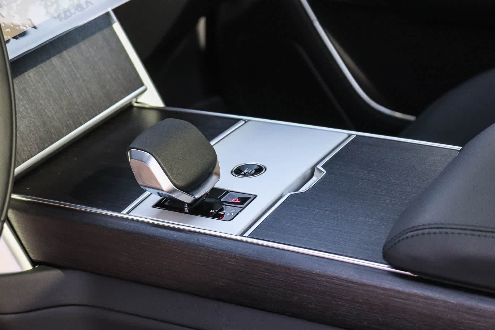 New 2026 Fuji White Land Rover SE image 19