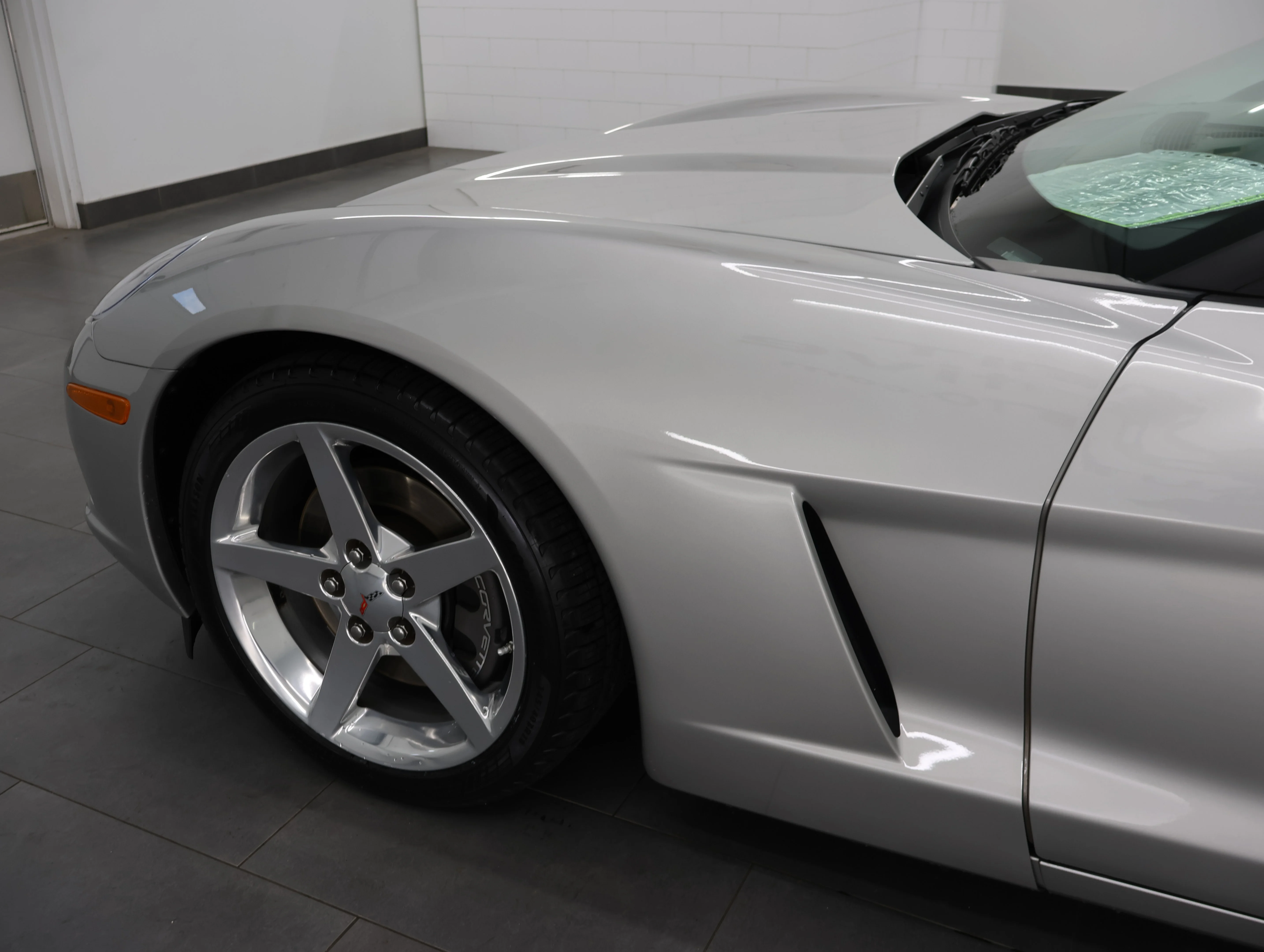 Used 2005 Machine Silver Metallic Chevrolet Base image 26