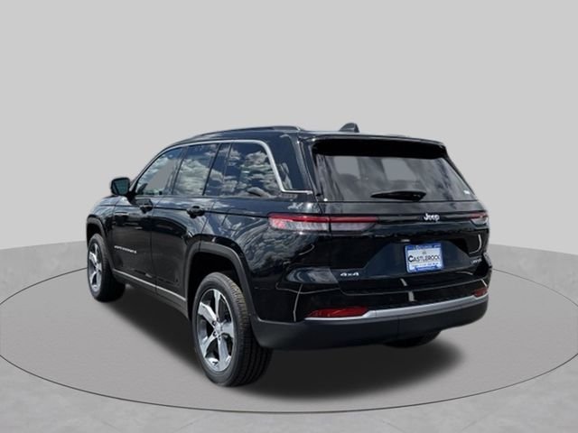 New 2026 Diamond Black Crystal Pearl-Coat Exterior Paint Jeep Limited image 3