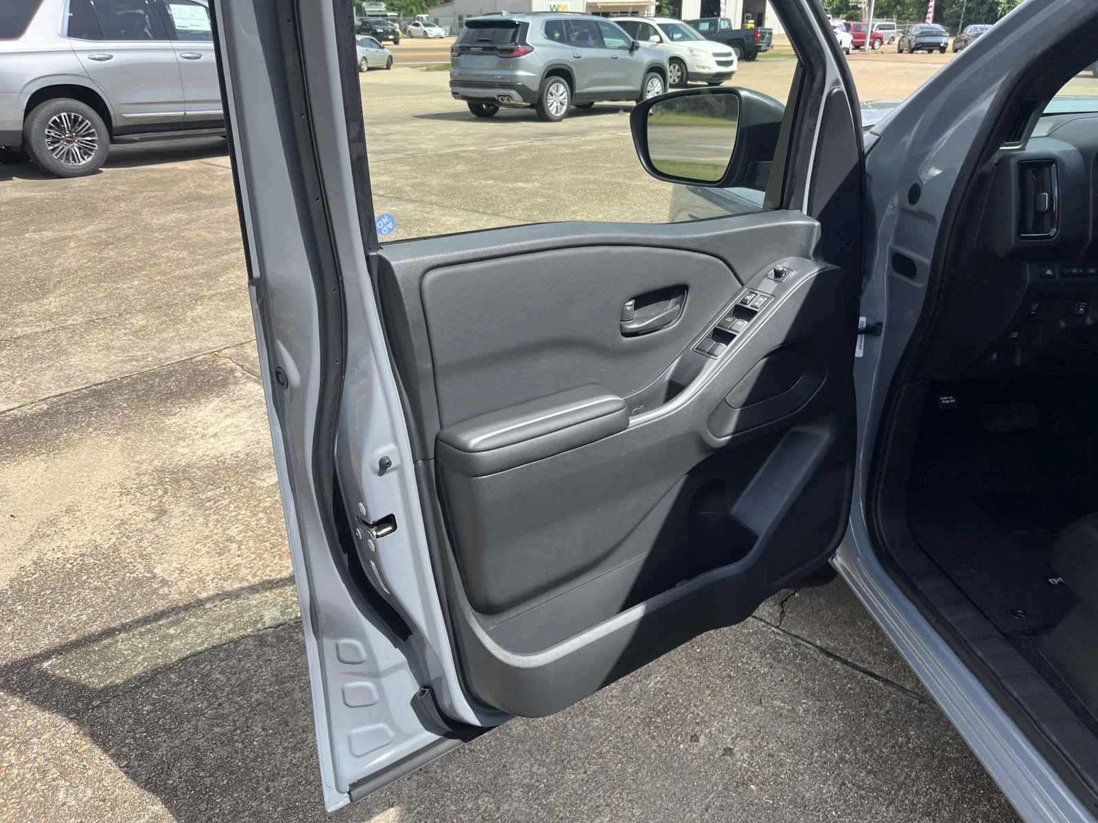 New 2026 Boulder Gray Pearl Nissan Crew Cab SV image 8