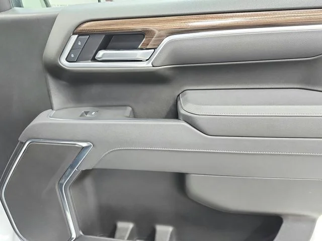 Used 2025 White Chevrolet LT image 43