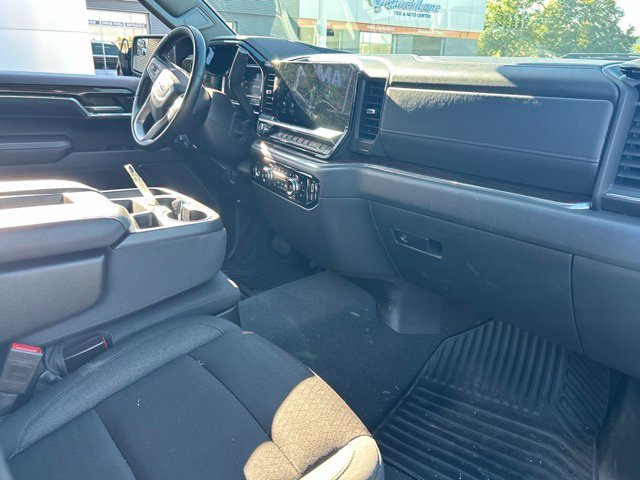 Used 2024 White GMC Elevation image 12