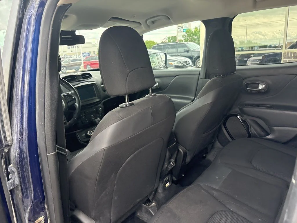 Used 2018 Blue Jeep Latitude image 34