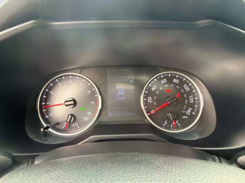 Used 2022 Silver Toyota XLE Premium image 29