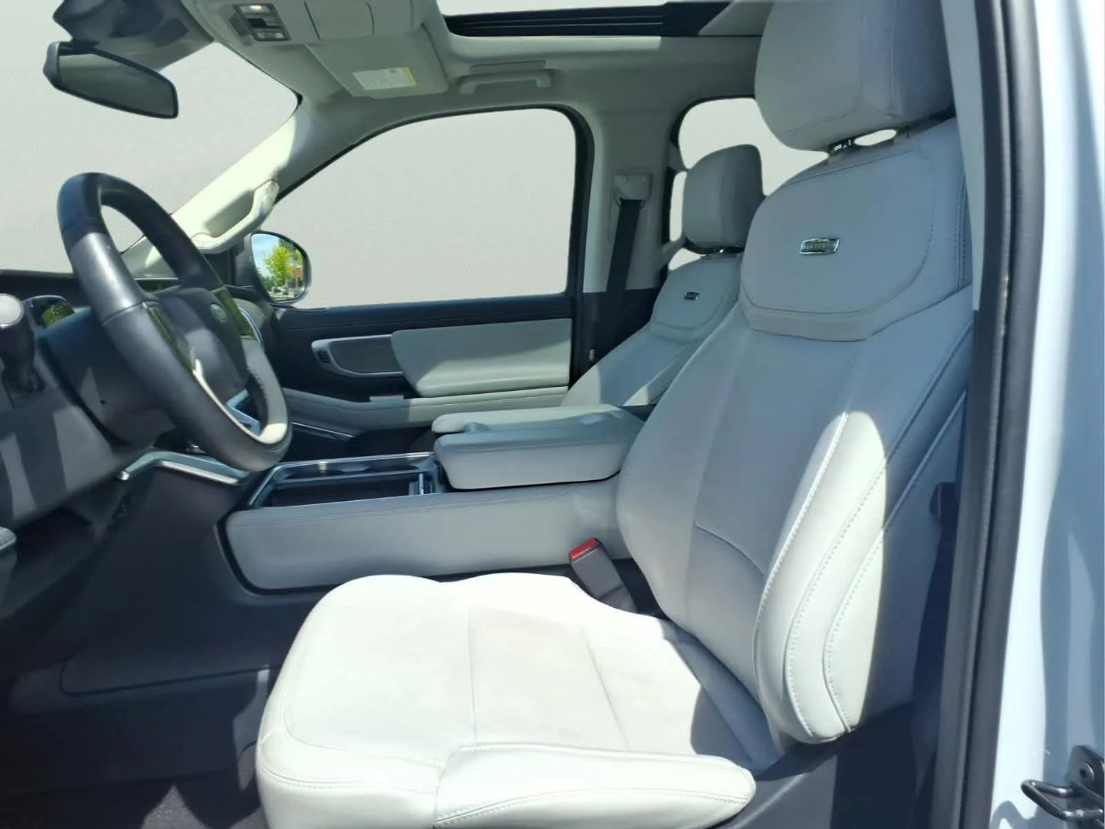 Used 2025 Space Silver Metallic Ford Platinum image 16