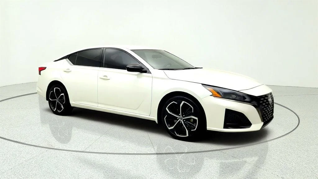 Used 2024 Pearl White Tricoat Nissan 2.5 SR AWD Sedan image 3