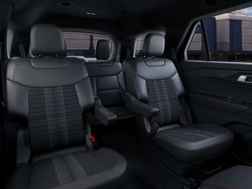 New 2027 Agate Black Metallic Ford ST-Line image 11