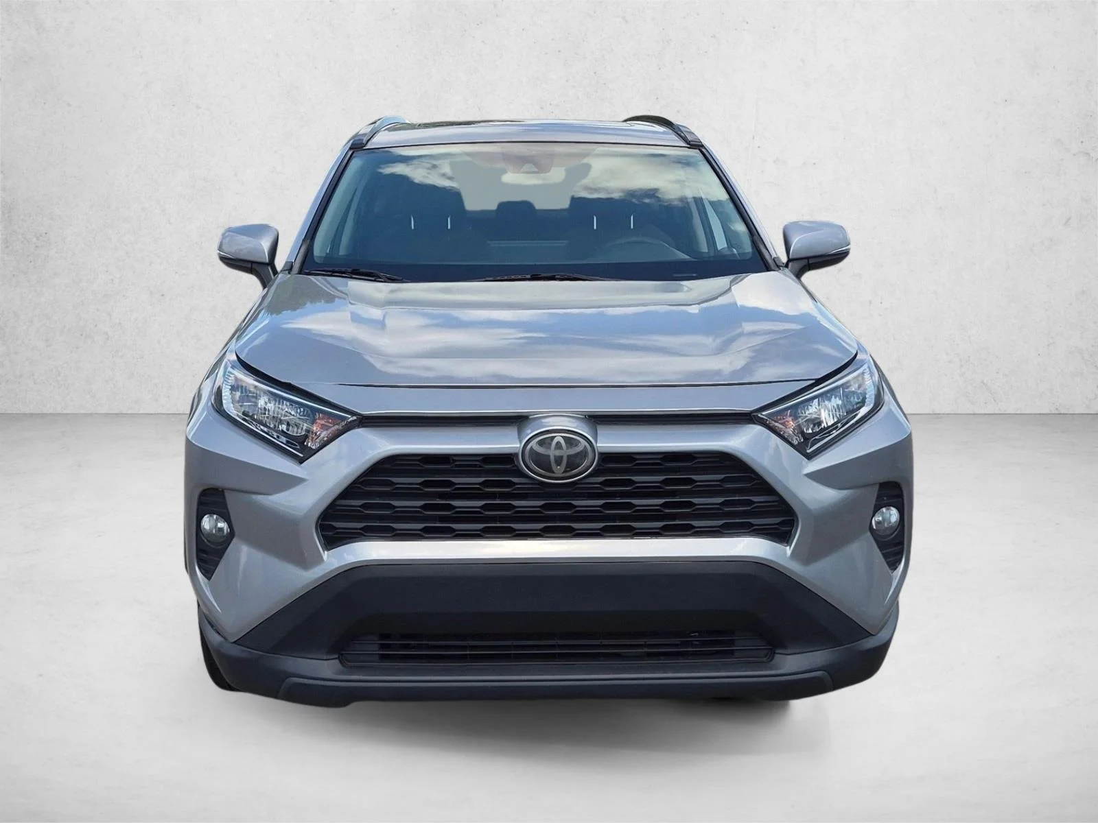 Used 2019 Silver Sky Metallic Toyota XLE image 2