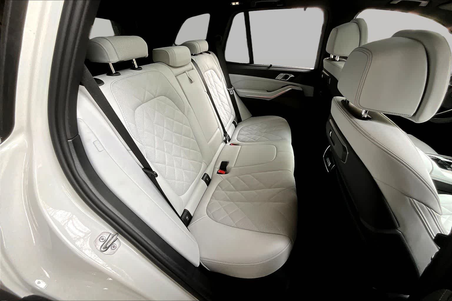 Used 2026 Alpine White BMW sDrive40i image 28