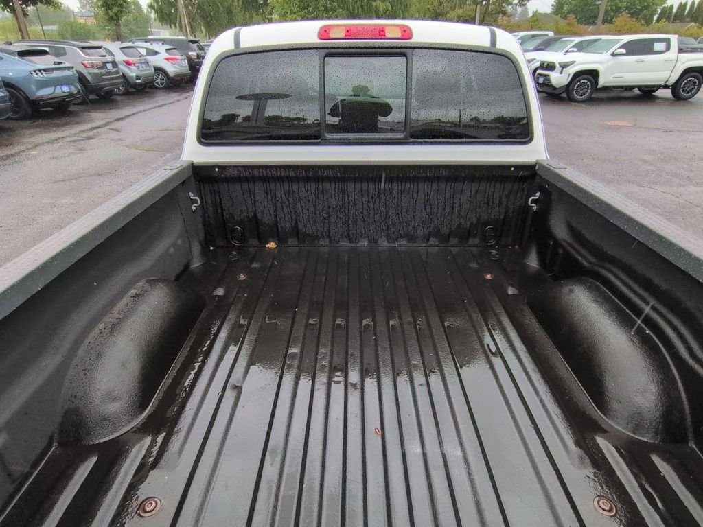 Used 2006 Natural White Toyota SR5 image 23