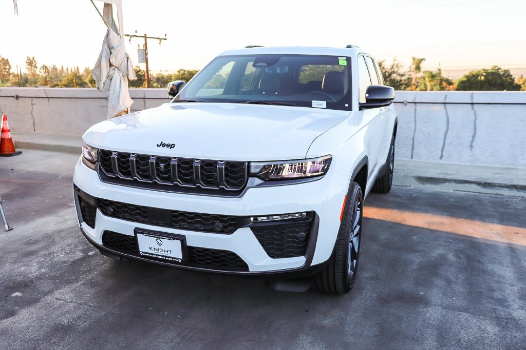 New 2026 Bright White Clearcoat Jeep 85th Anniversary Edition image 4