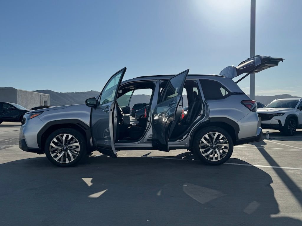New 2026 ICE SILVER METALLIC Subaru Touring image 25