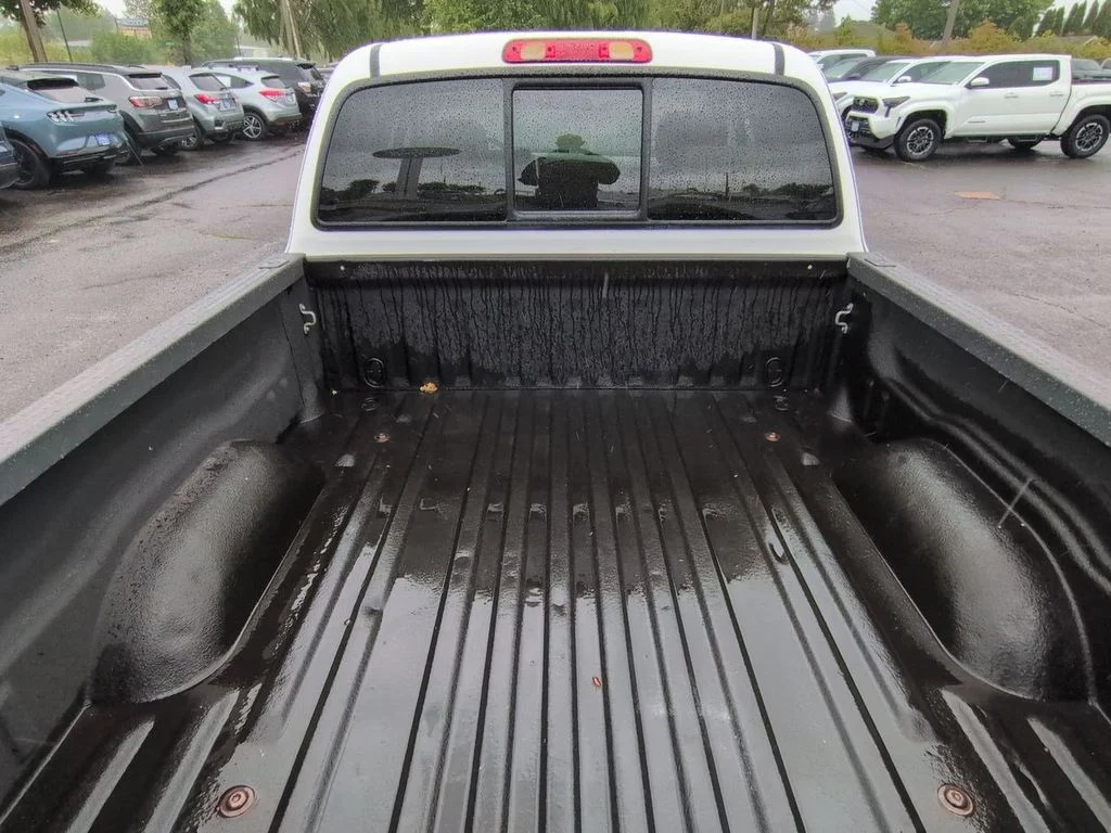 Used 2006 Natural White Toyota SR5 image 23
