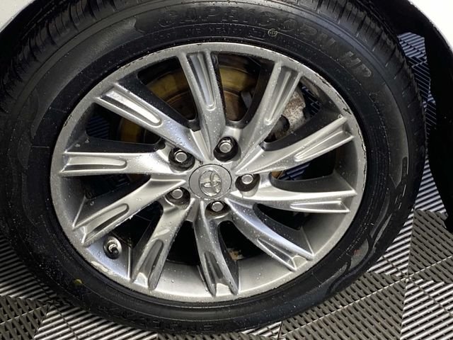 Used 2012 White Toyota LE image 27