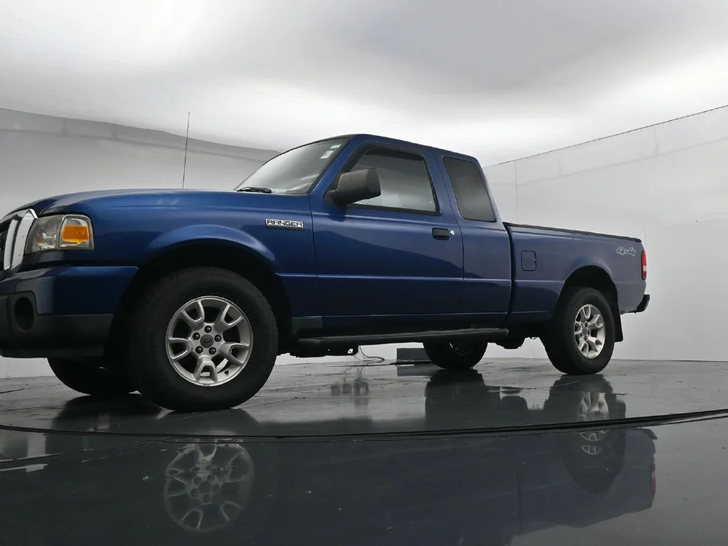 Used 2011 Blue Ford XLT image 19