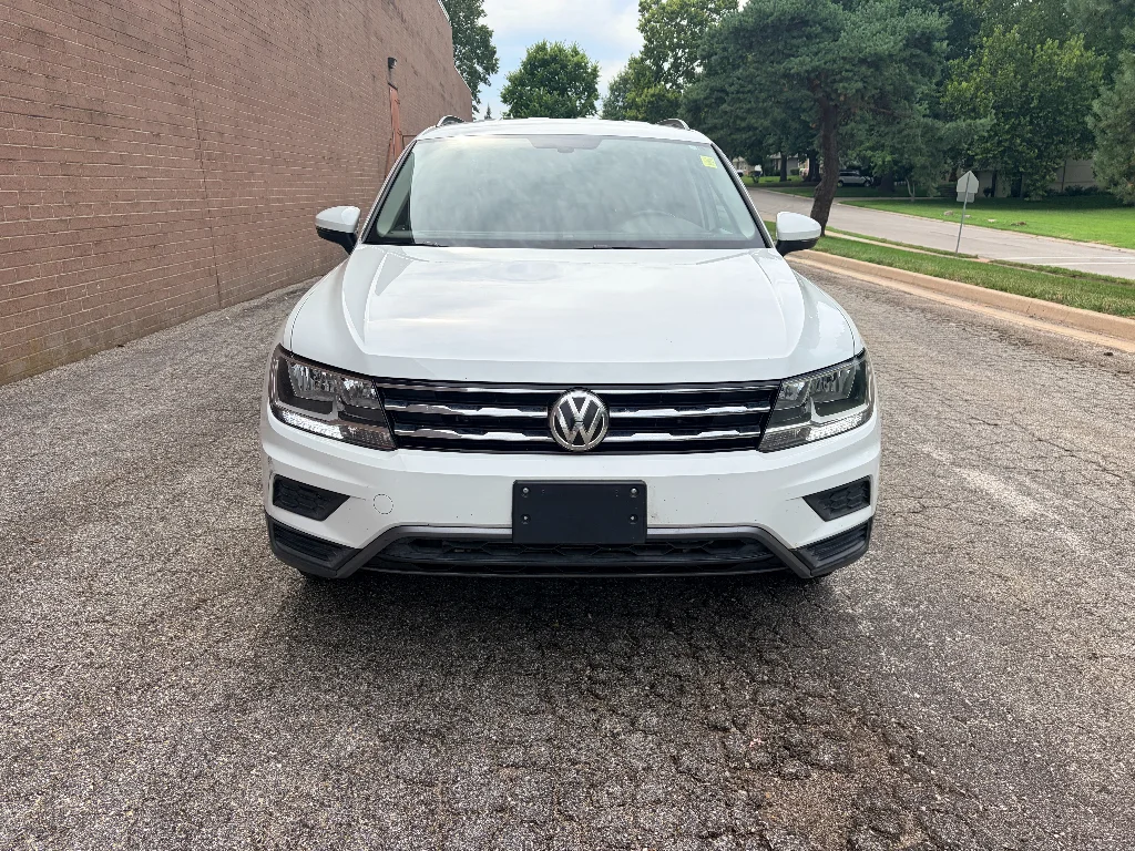 Used 2018 Pure White Volkswagen SE image 8