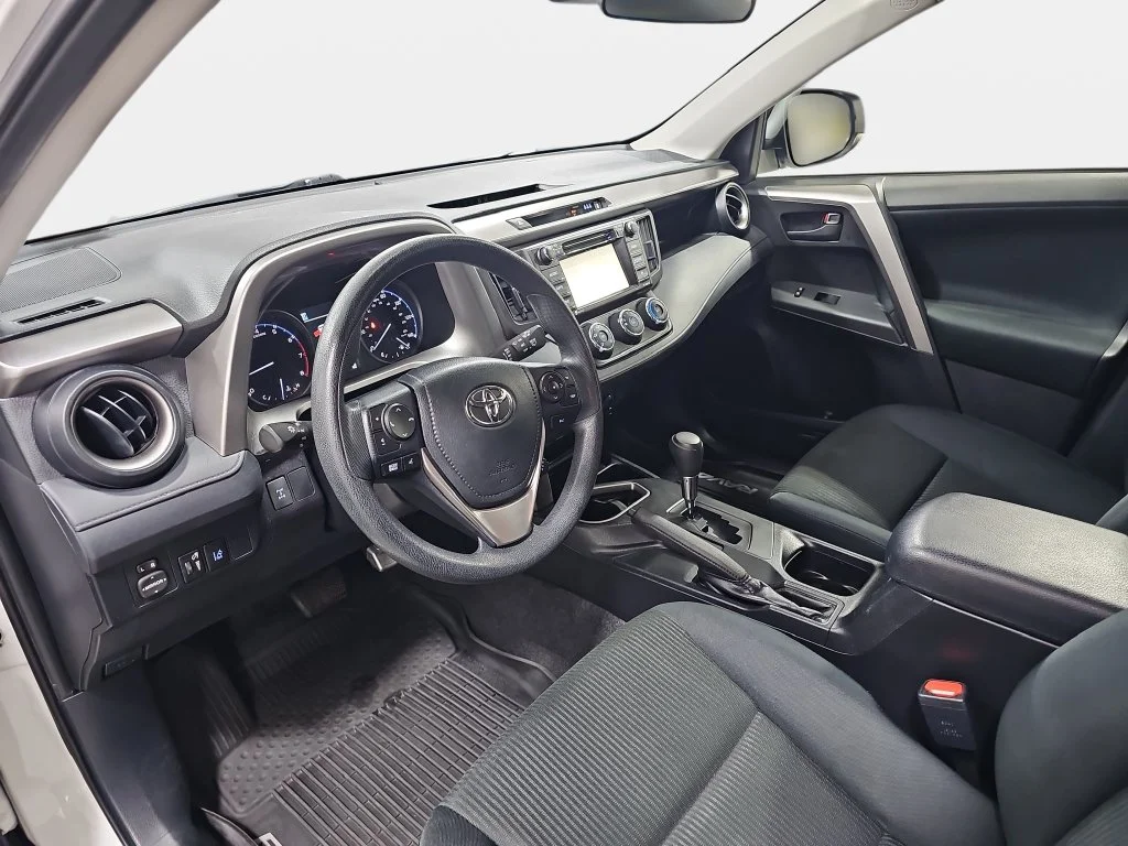 Used 2017 White Toyota LE image 18