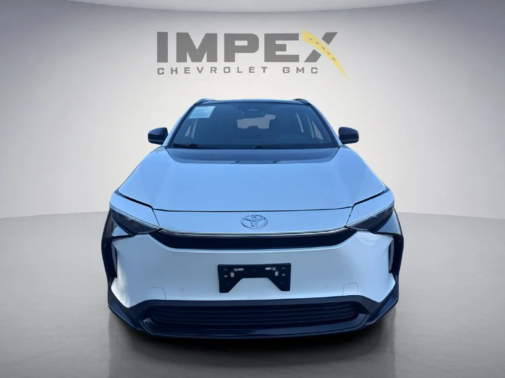 Used 2024 White Toyota XLE image 8