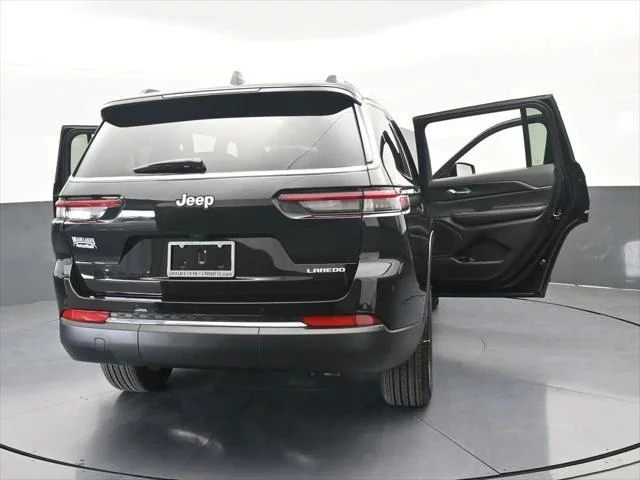 New 2026 Diamond Black Crystal Pearl-Coat Exterior Paint Jeep Laredo image 71