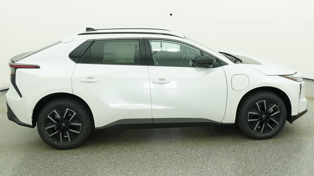 New 2026 Wind Chill Pearl Toyota XLE image 14