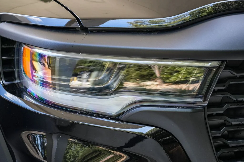New 2026 Diamond Black Crystal Pearl-Coat Exterior Paint RAM RHO image 8