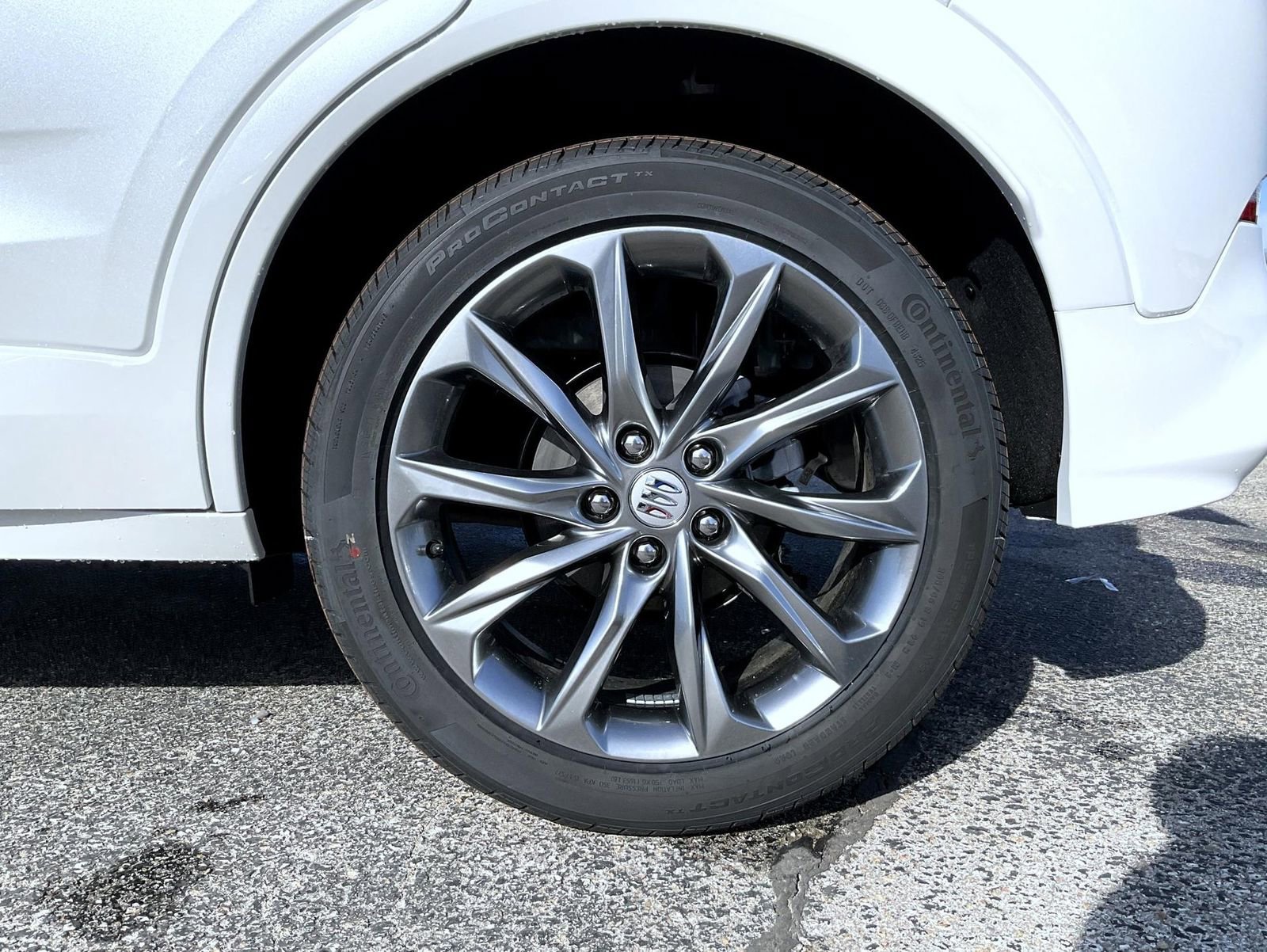 New 2026 White Frost Tricoat Buick Avenir image 22