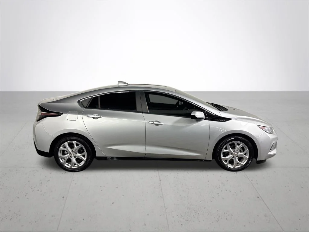 Used 2017 Silver Chevrolet Premier image 5