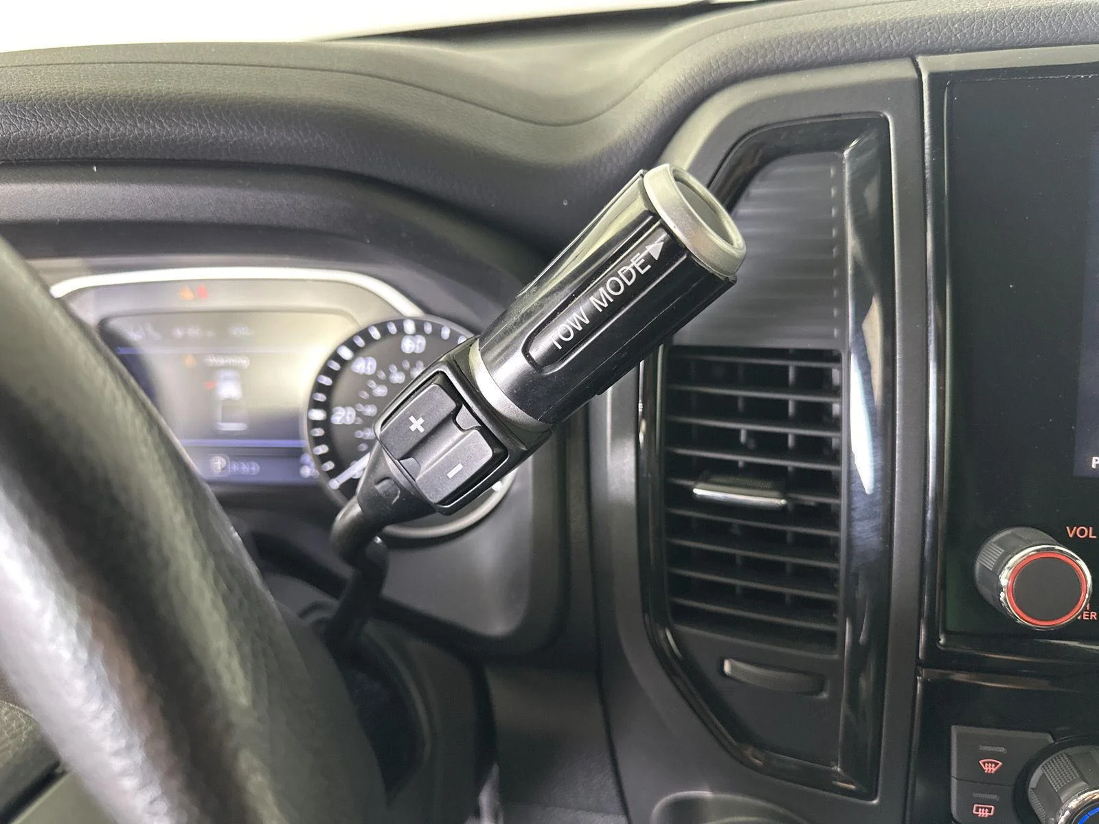 Used 2024 Glacier White Nissan SV image 18