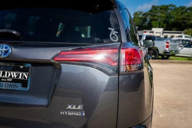 Used 2018 Magnetic Gray Metallic Toyota Hybrid XLE image 17