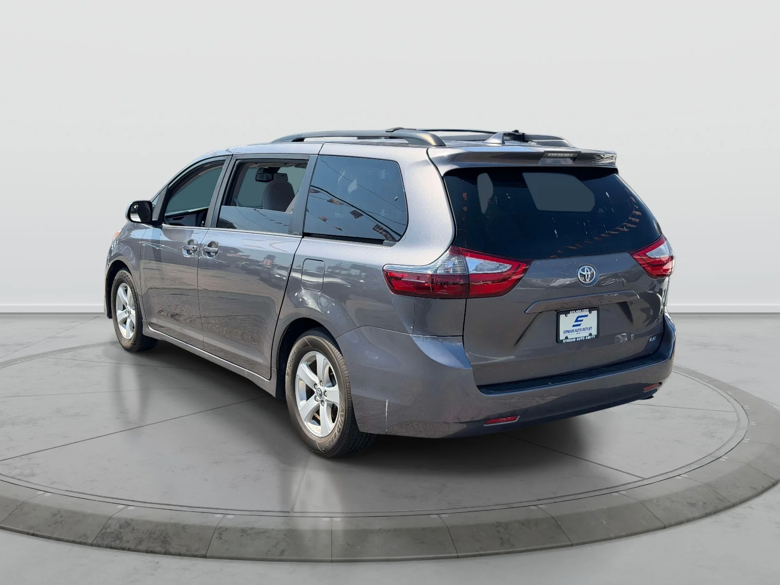 Used 2018 Gray Toyota LE image 4