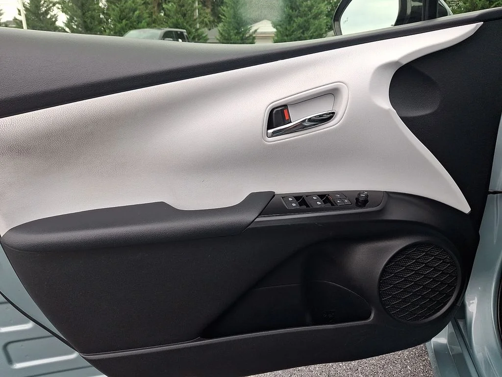 Certified Used 2018 Beige Toyota Three image 12