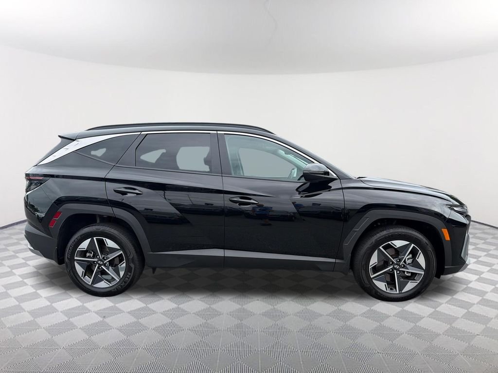 Certified Used 2025 Gray Hyundai SEL Convenience image 4