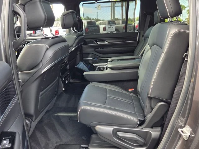 2025 Jeep Grand Wagoneer L Series II - Photo 12