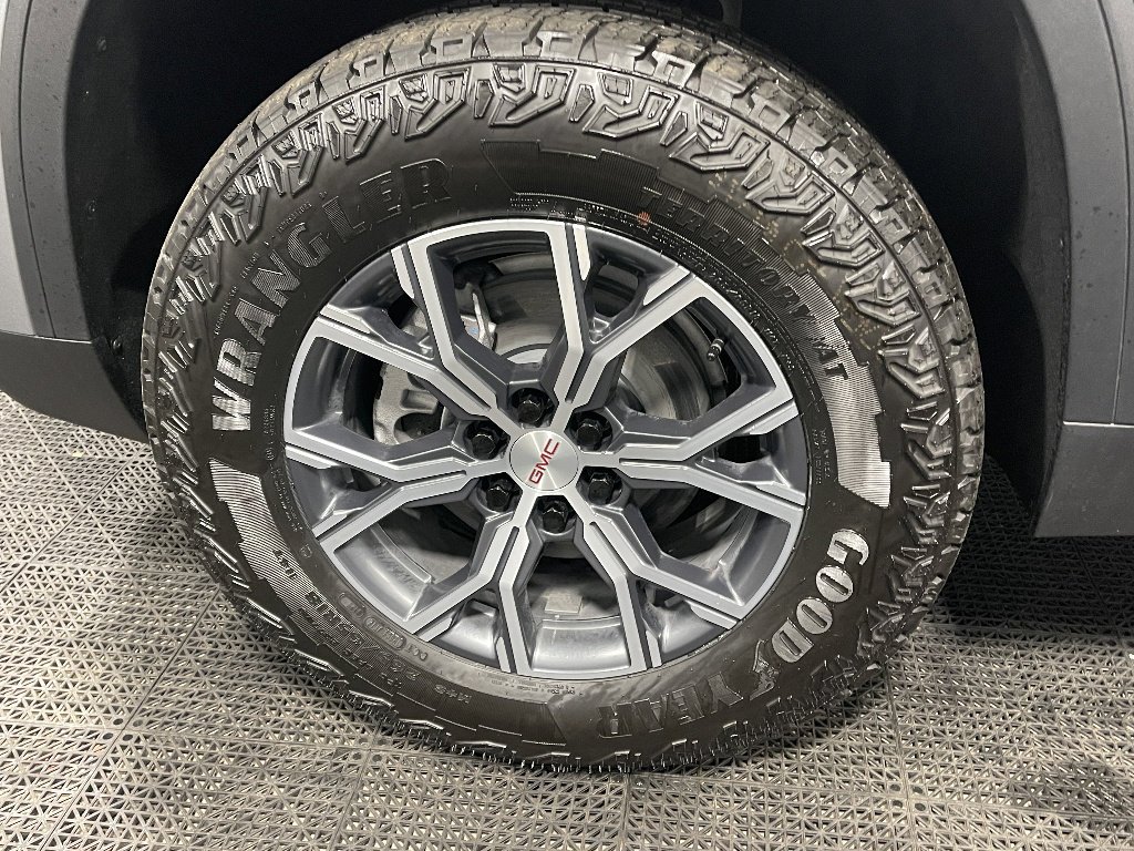 2025 GMC Acadia AT4 - Photo 12