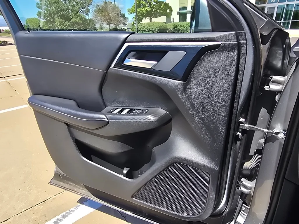 Used 2024 Gray Mitsubishi SE image 18
