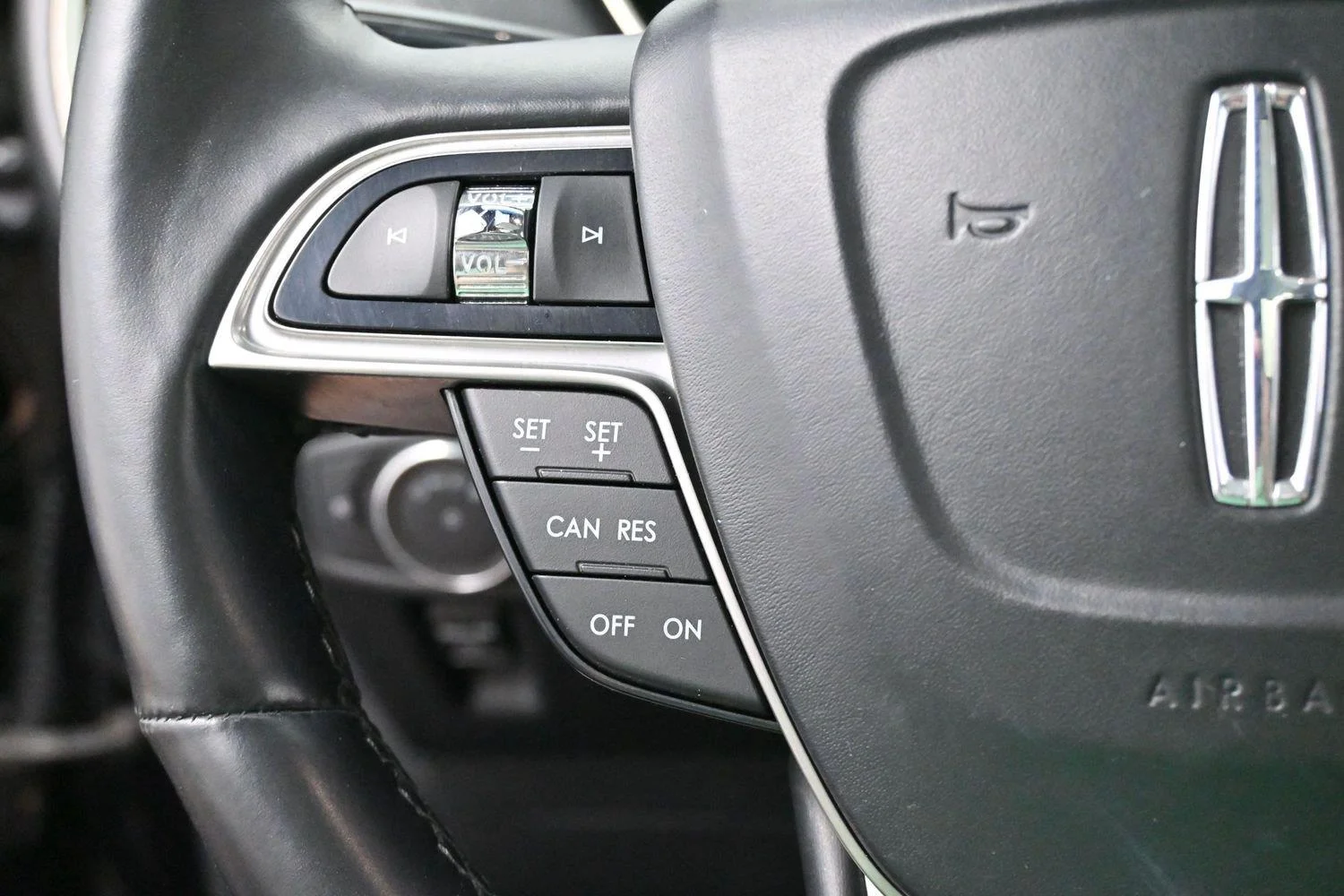 Used 2020 Infinite Black Lincoln Reserve image 21