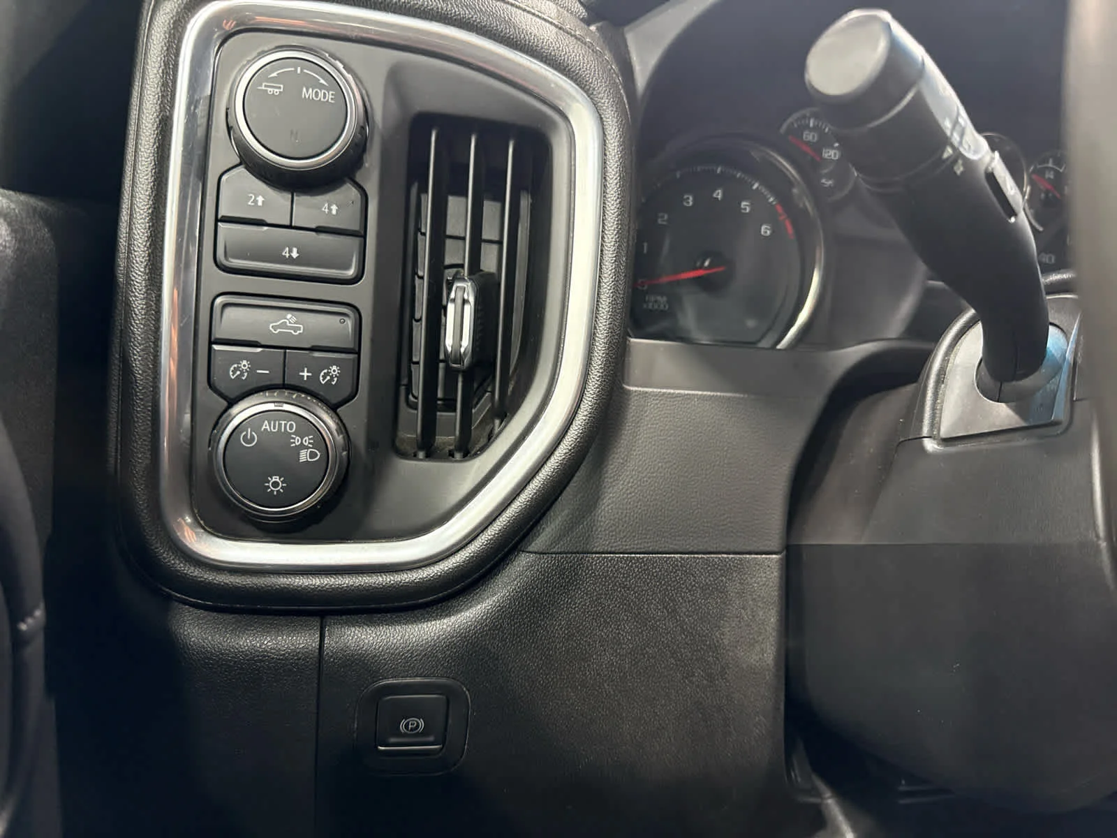 Used 2020 BLACK Chevrolet LT image 22