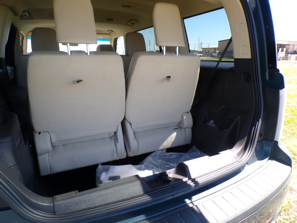 Used 2016 Too Good To Be Blue Metallic Ford Limited image 11