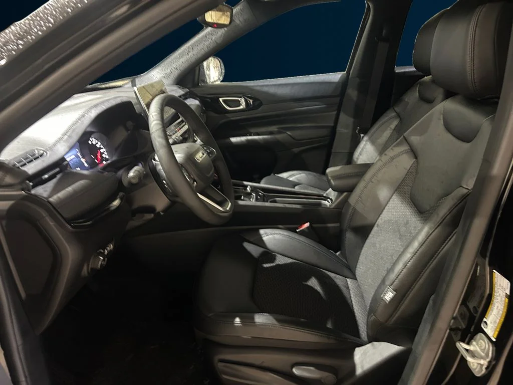New 2026 Black Jeep Latitude image 10