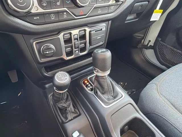 New 2027 White/off-white Jeep Sport S image 19
