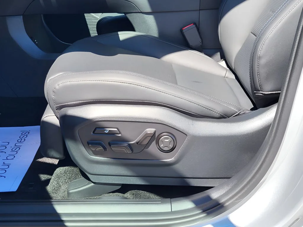 New 2026 Shimmering Silver Hyundai Calligraphy image 21